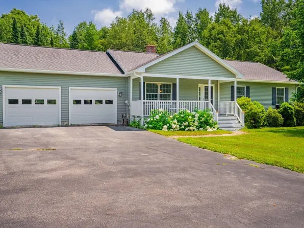 20 Blake Road, Farmingdale, ME 04344