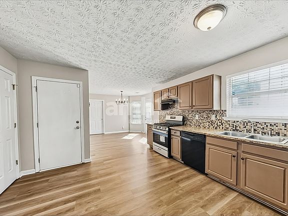 3rd image of 170 Labrea Blvd