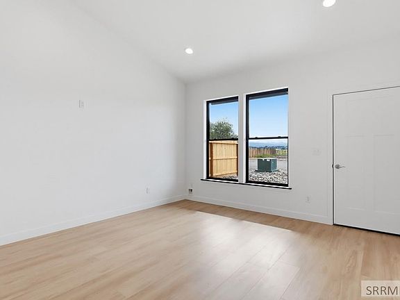 4th image of 101 Everly St