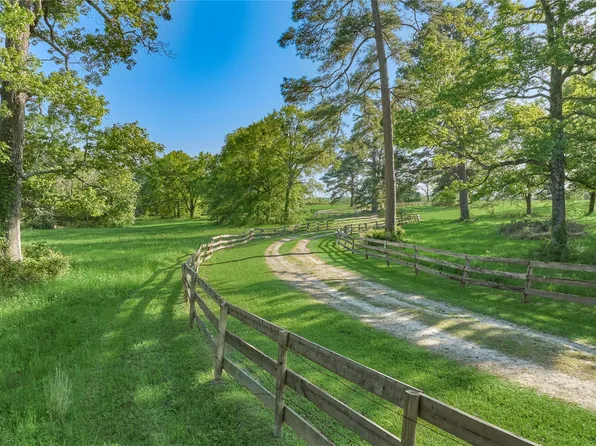 23004 Landrum Village Dr, Montgomery, TX 77316