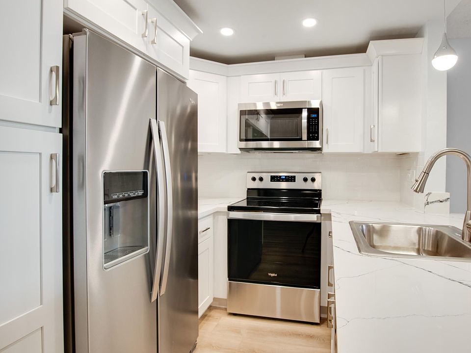 1st image of 11677-11683 Goshen Ave #101
