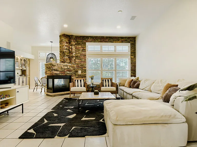9661 Kings Mill Pl — Photo 10