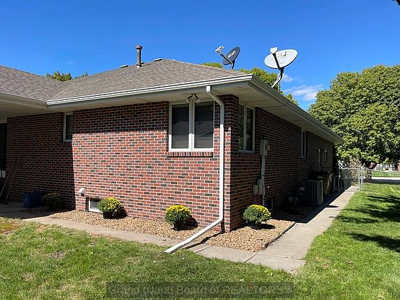 2nd image of 3027 Colonial Ln