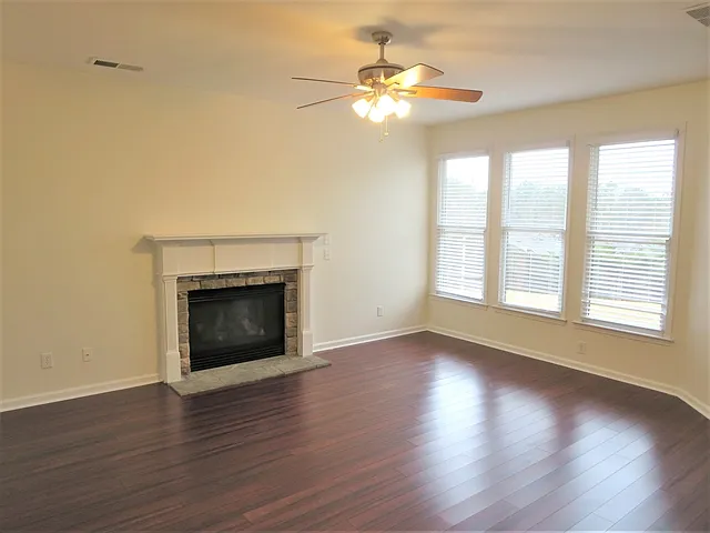 4 bed, 2.5 bath, 2182 sqft, $2,520 — Photo 4