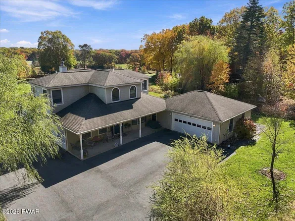 107 Burning Tree Dr, Hawley, PA 18428