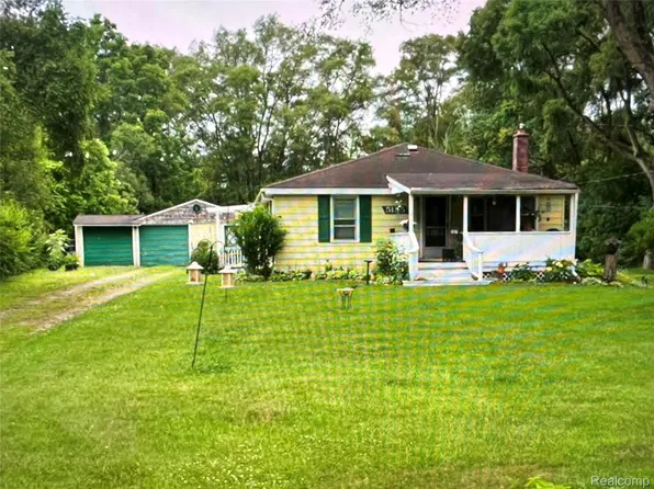 5155 Westview Rd, Clarkston, MI 48346