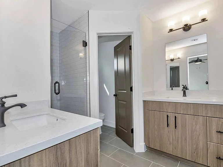 524 W Brown St — Photo 11