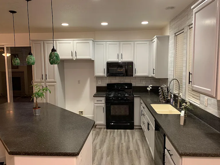 331 Anjou Cir — Photo 9