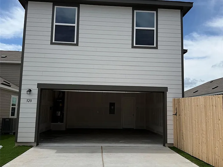 520 McFadin Way S — Photo 16