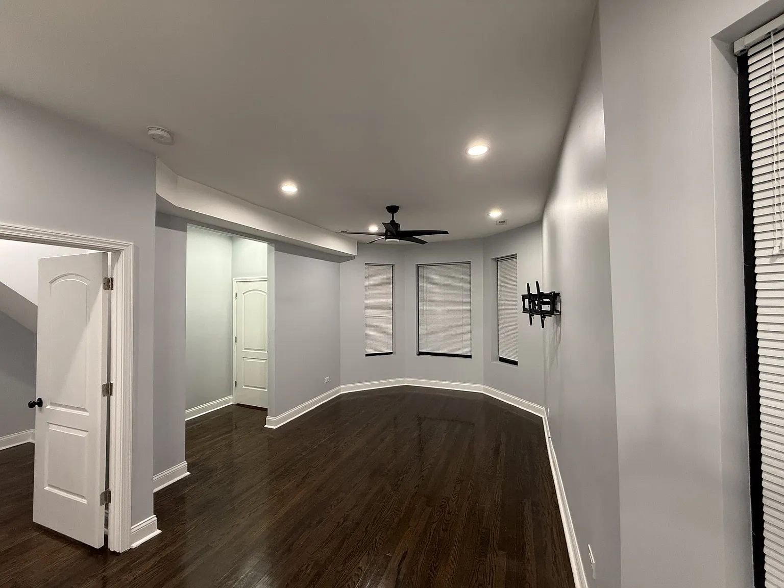 3 bed, 1255 sqft, $3,000 — Photo 3