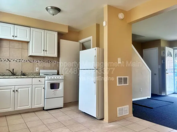 17322 Greenfield Rd, Detroit, MI 48235