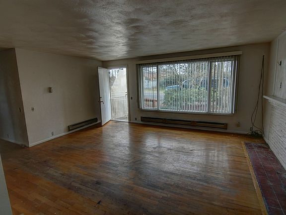 5th image of 12018 Sheridan Ave S