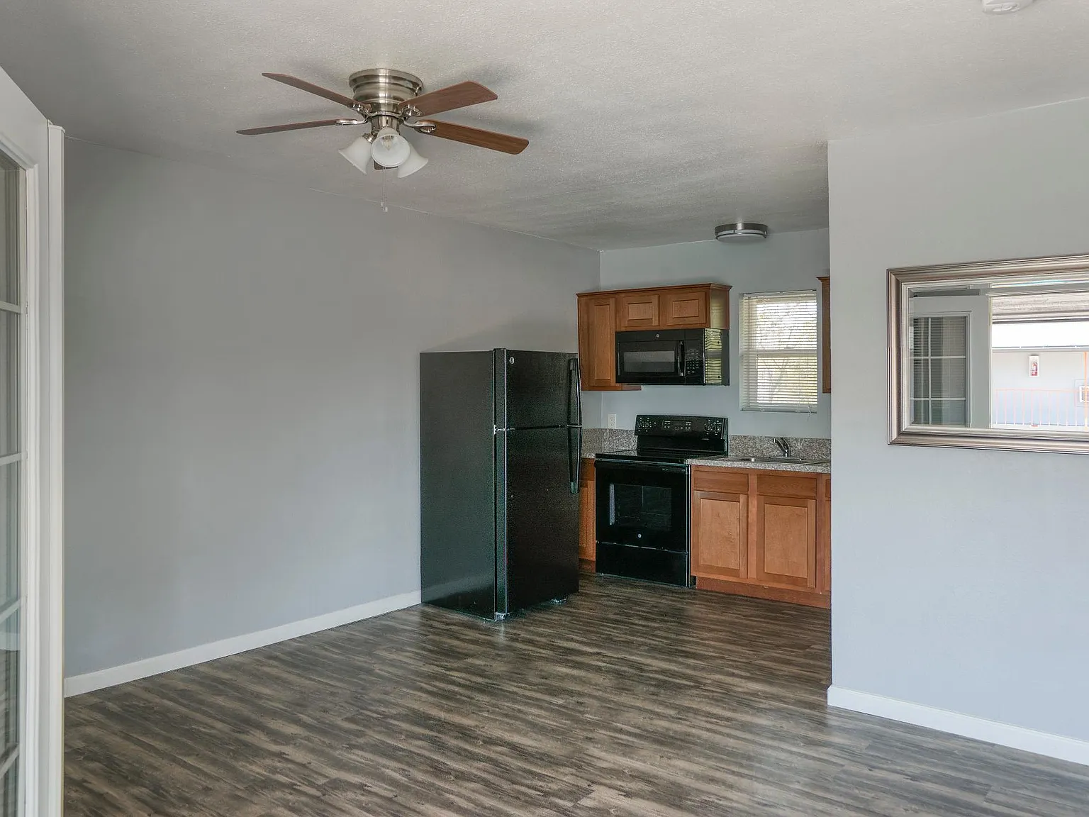 Studio, 375 sqft, $875 — Photo 4