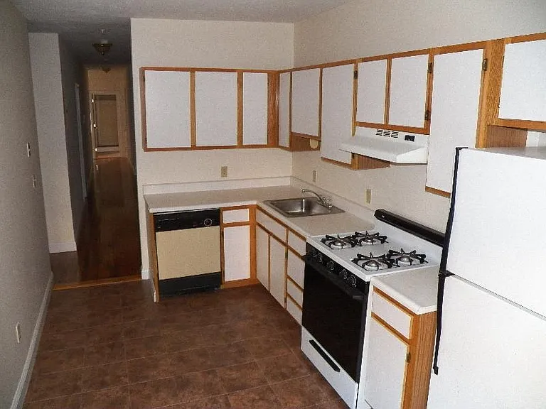 683 Washington St #5 — Photo 5
