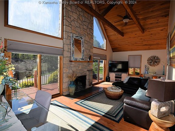 5th image of 132 Woodbridge Dr