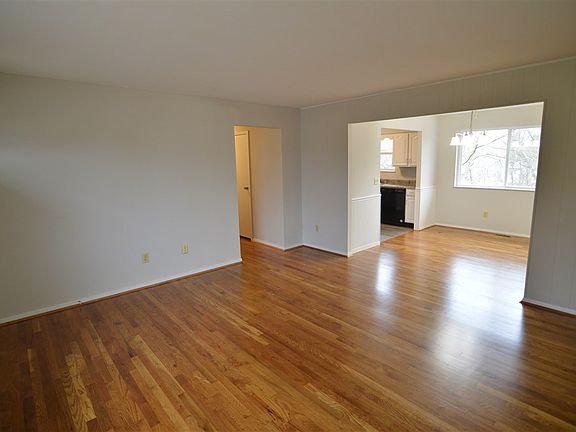 4th image of 129 Berkley Dr
