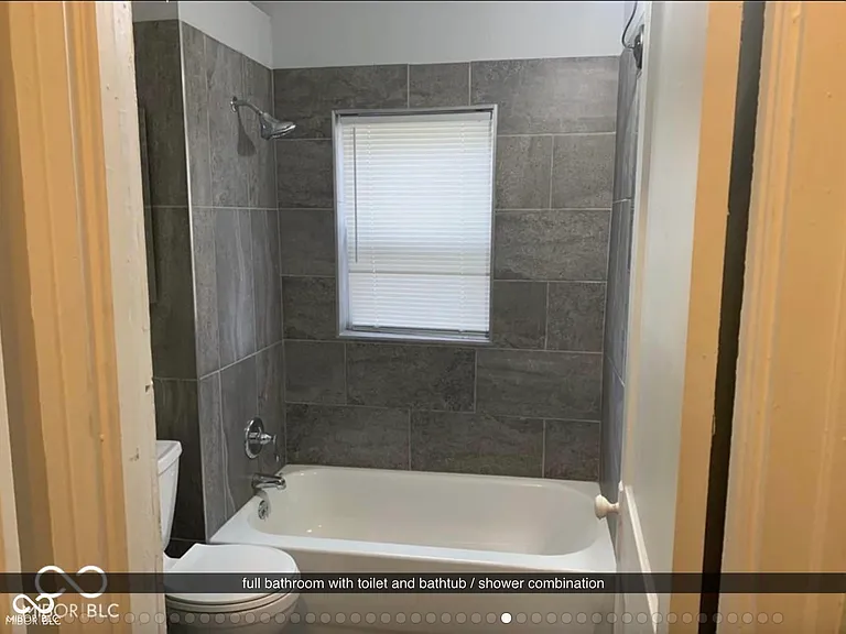 328 W 40th St — Photo 33