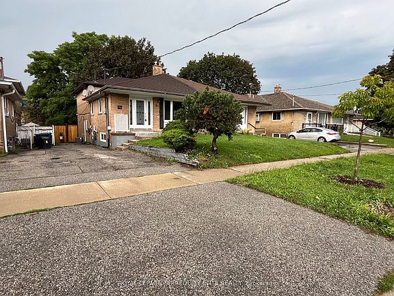 2nd image of 40 Pender Cres #Lwr