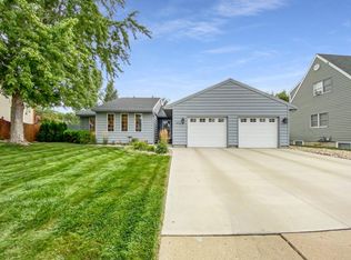 2512 11th Ave NW, Minot, ND 58703