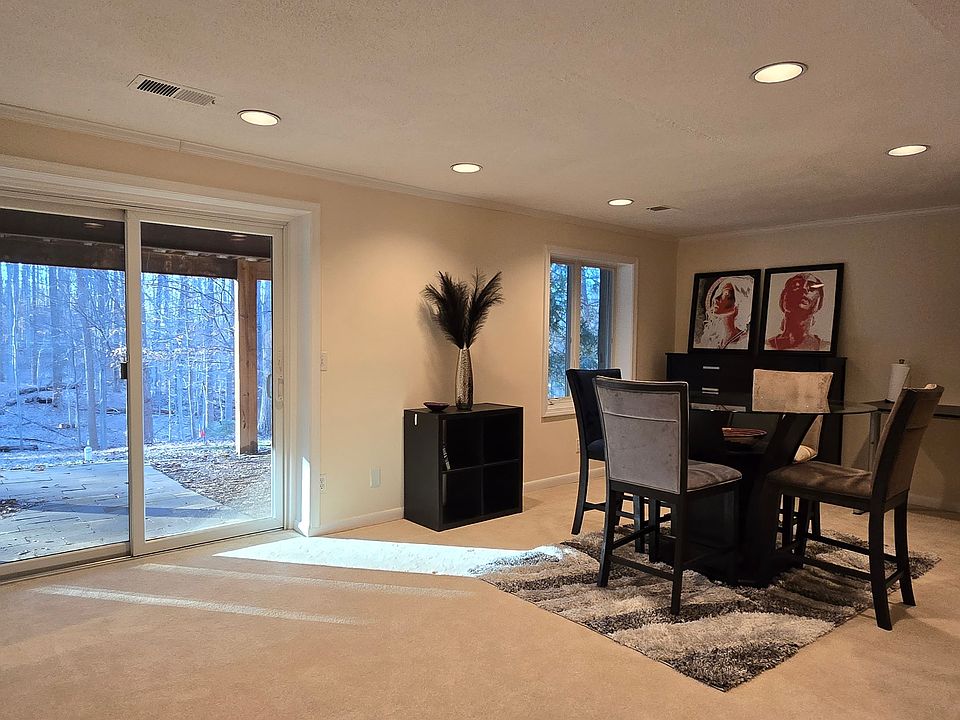 Entrance and breakfast area