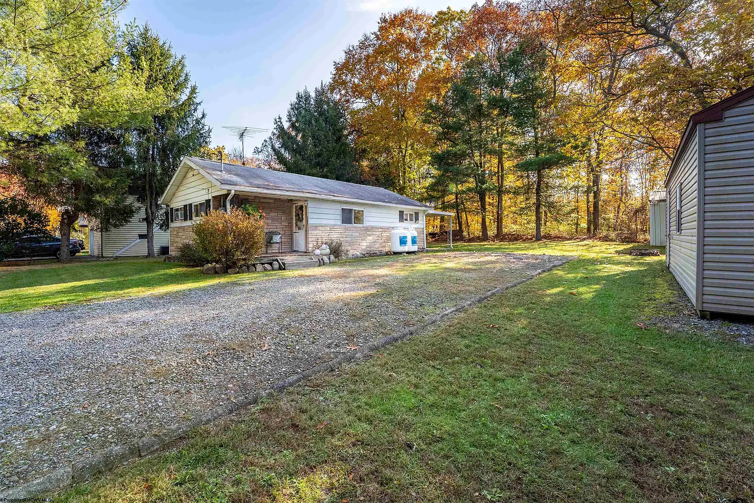 612 Beaumont Dr photo 1