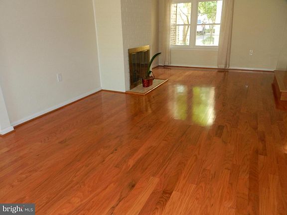 3rd image of 1009 Moorefield Hill Pl SW