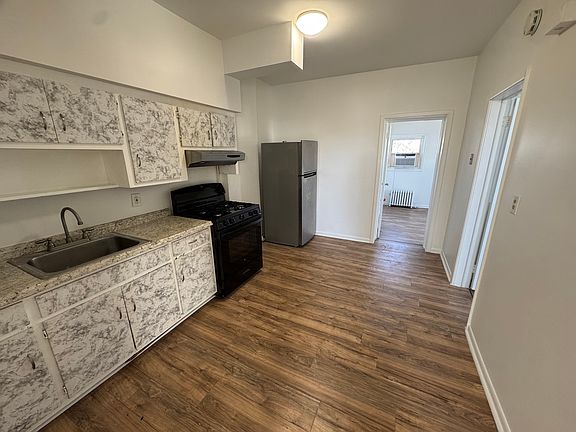 3rd image of 120 Leo Pl Floor 2