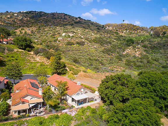 5th image of 2202 Vista Valley Ln
