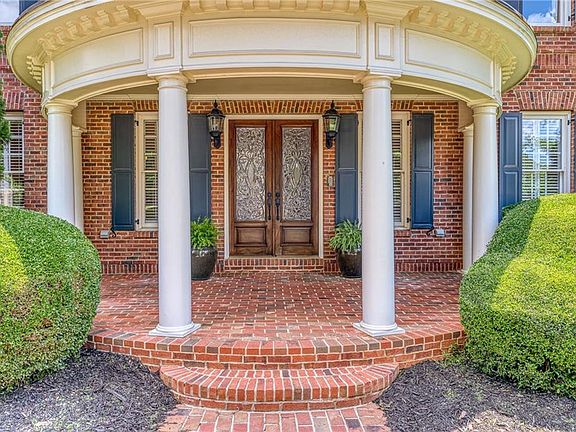 2nd image of 2720 Long Grove Dr