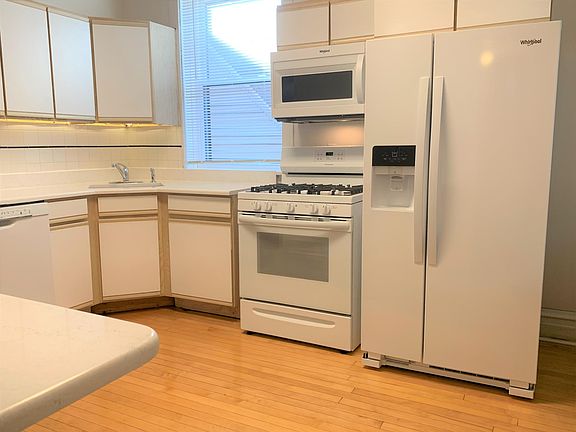 NEW stove, NEW microwave ovenhood, NEW refrigerator