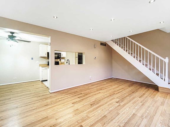 5th image of 224 Winfield Ct #224