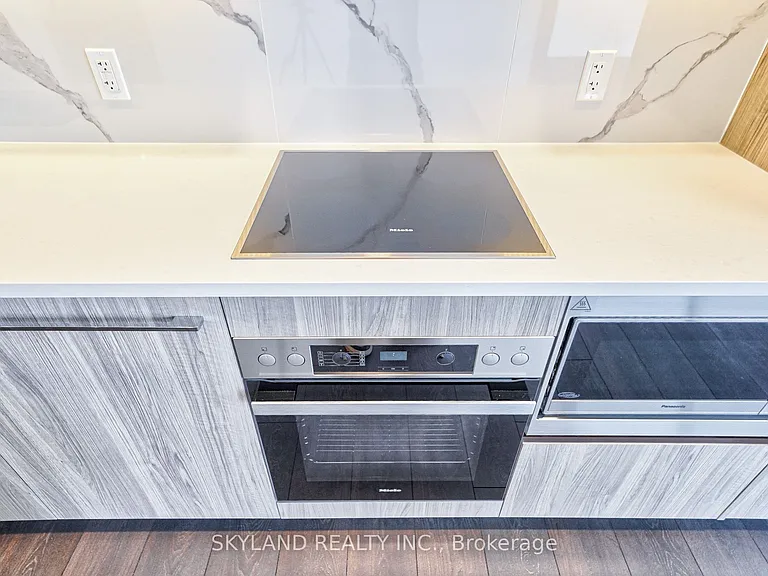 27 McMahon Dr #608 — Photo 23