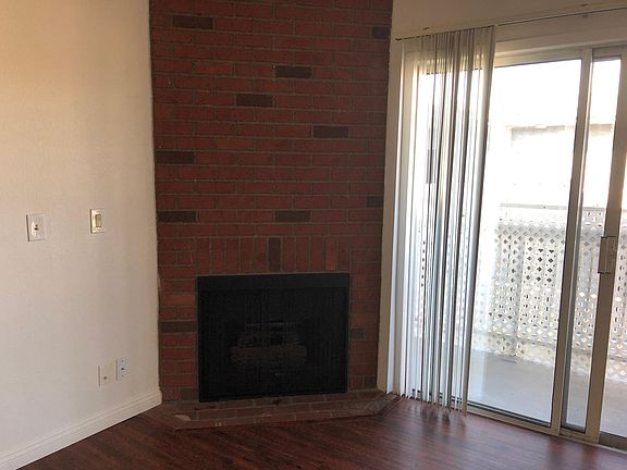 4th image of 5544 Yolanda Ave #305