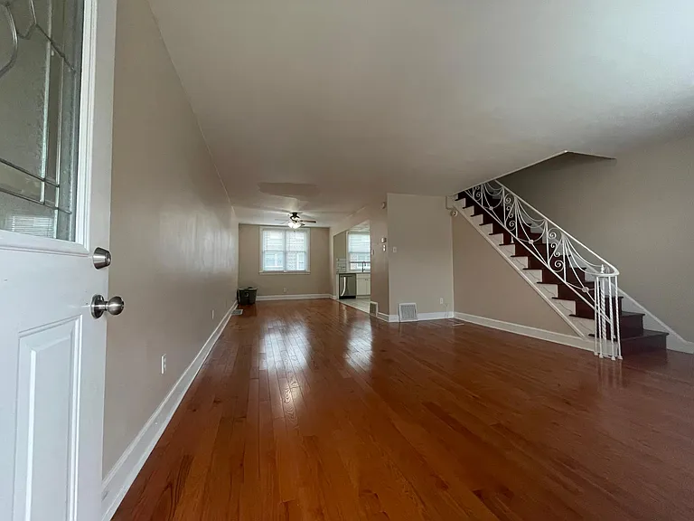 3406 Lansing St — Photo 2