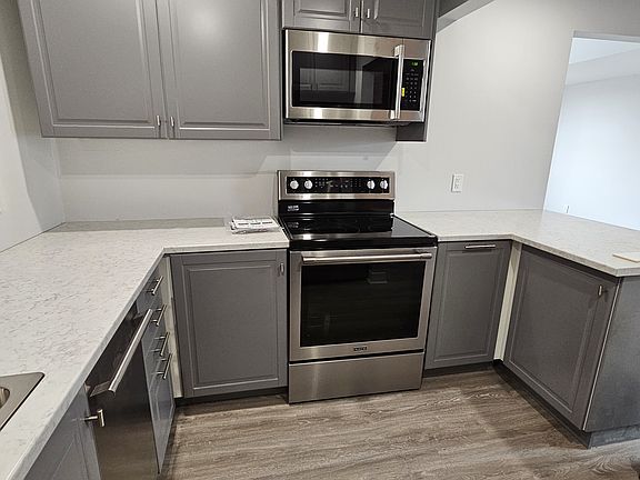 3rd image of 7 Rideau St #A