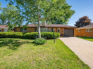 1677 Lilac Ln, Green Bay, WI 54302