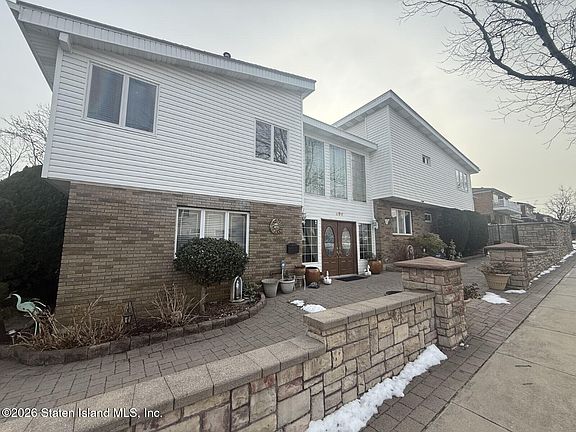 3rd image of 596 Ionia Ave