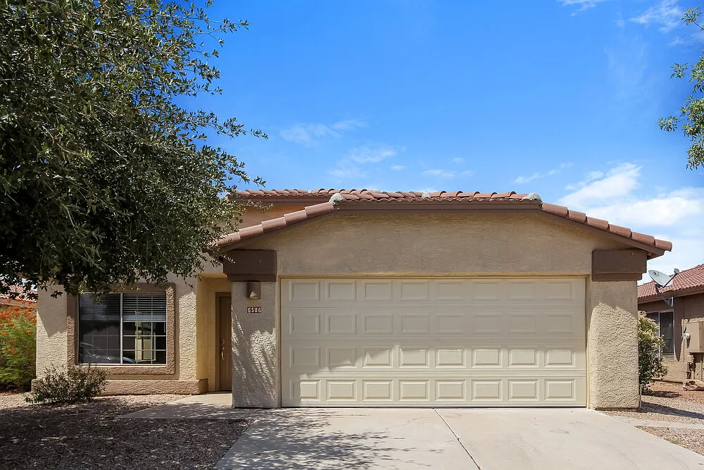 3 bed, 2.0 bath, 1568 sqft, $2,185 — Photo 1