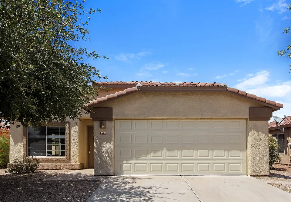 6586 W Blythe Pl