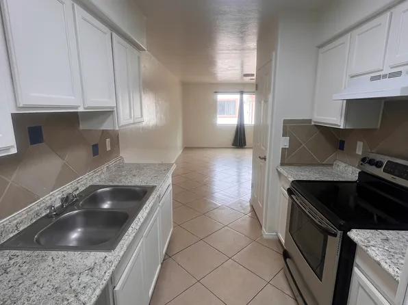 3925 E Blacklidge Dr APT 4, Tucson, AZ 85712