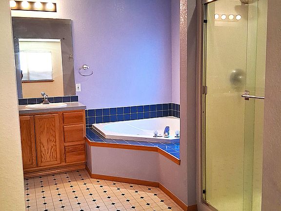 5th image of 2425 Craig Rd SE