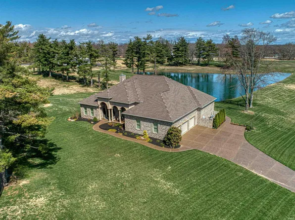 919 Clearcrest Dr, Evansville, IN 47710