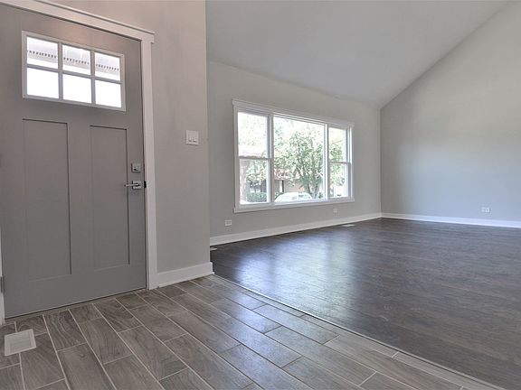 4th image of 1029 Monterey Ct
