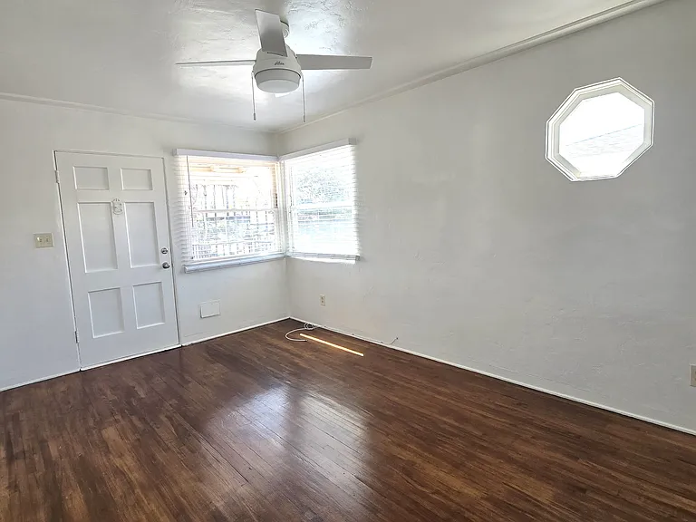 4014 Mission Blvd #UPSTAIRS — Photo 4