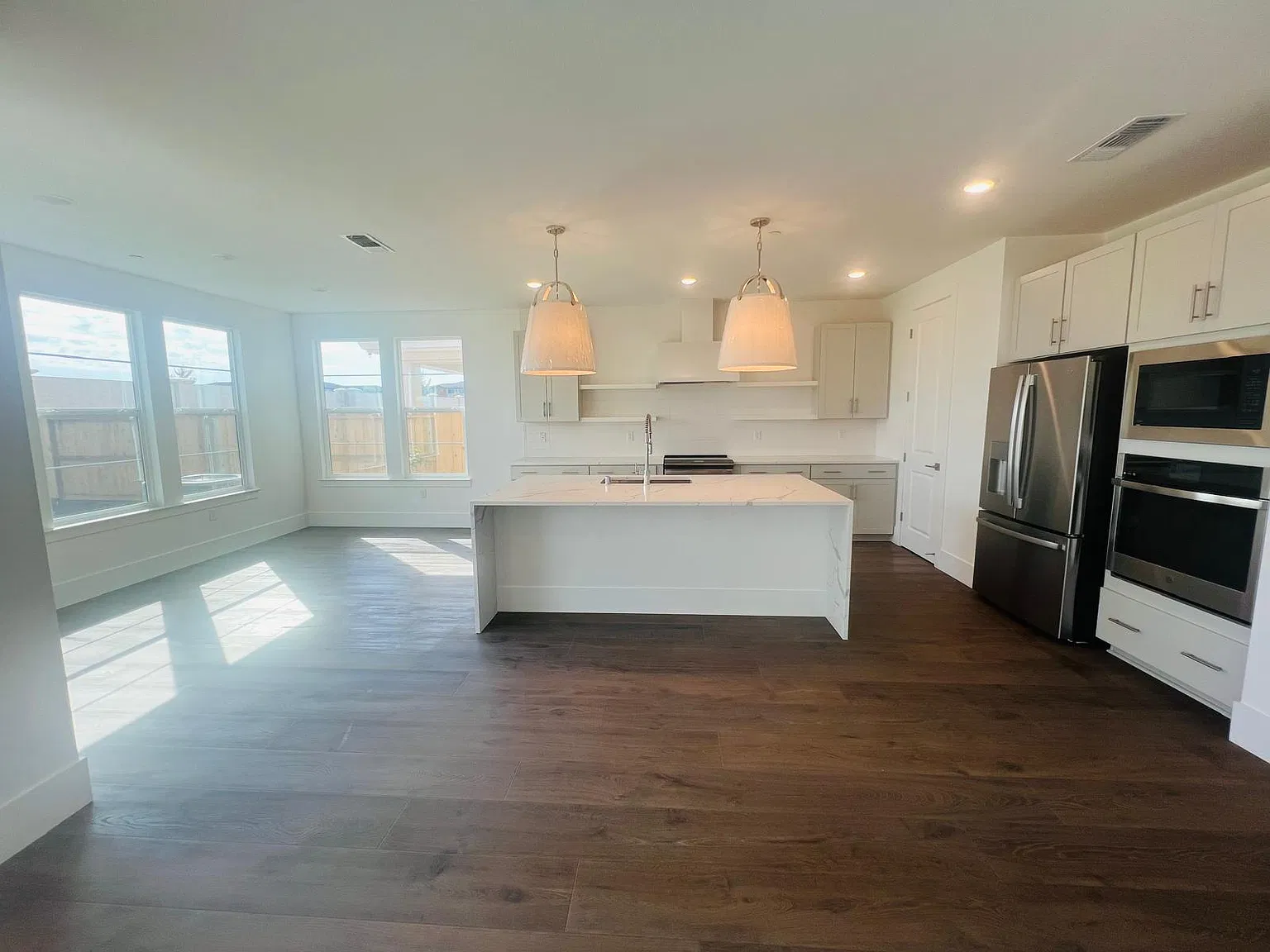 5 bed, 2925 sqft, $3,500 — Photo 3