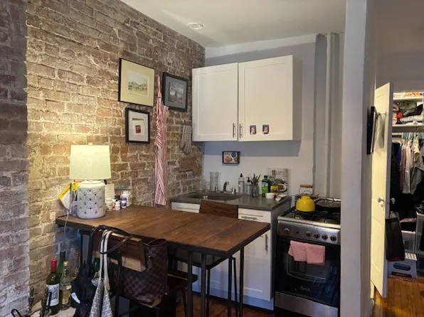 84 Horatio Street 4C image 2 of 4