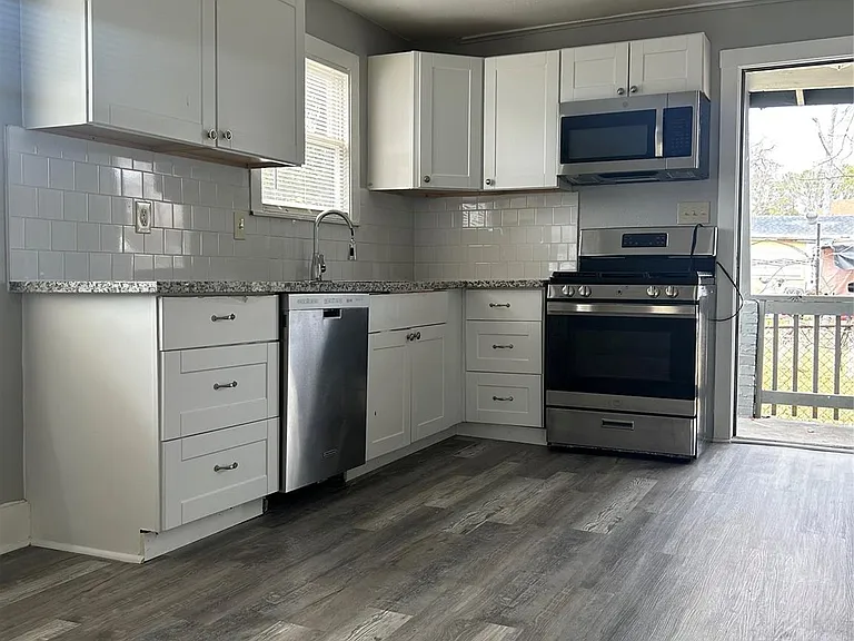 121 S Willow St — Photo 13