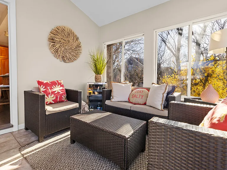 132 Ruggles Ave — Photo 11