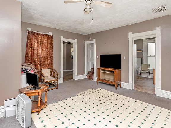 5th image of 515 N Broadway St