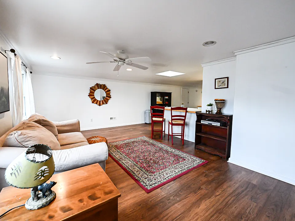 1611 Charlotte Hwy #2